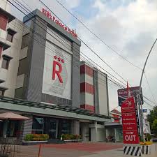 Menikmati Liburan Santai di Hotel Riez Palace